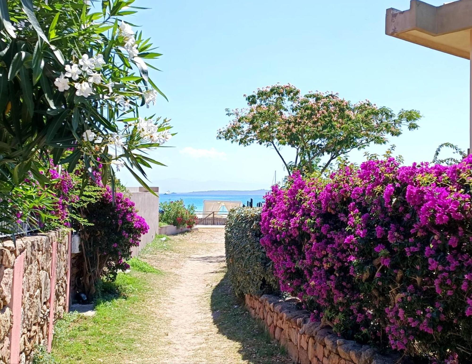 La Smeralda - Boutique Rooms And Breakfast Golfo Aranci Exterior foto
